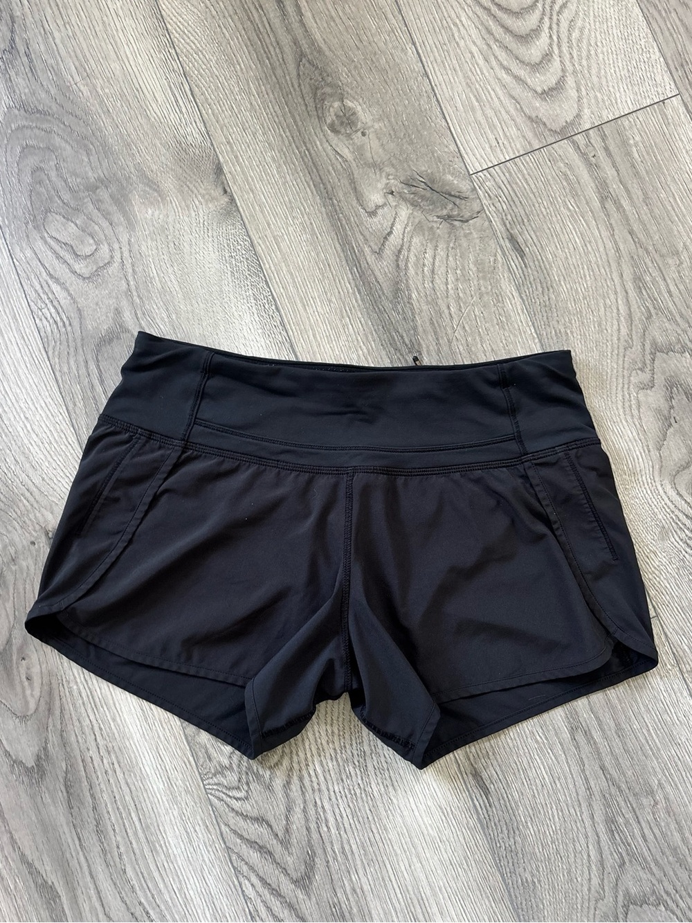 Lululemon Athletica Black Speed Up 2.5” Shorts - Women’s size 4